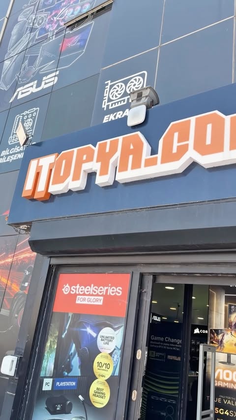 Instagram post by @silabbayrak for AORUS. Caption reads: [...] teşekkürlerrr @itopya @nzxt_tr....
