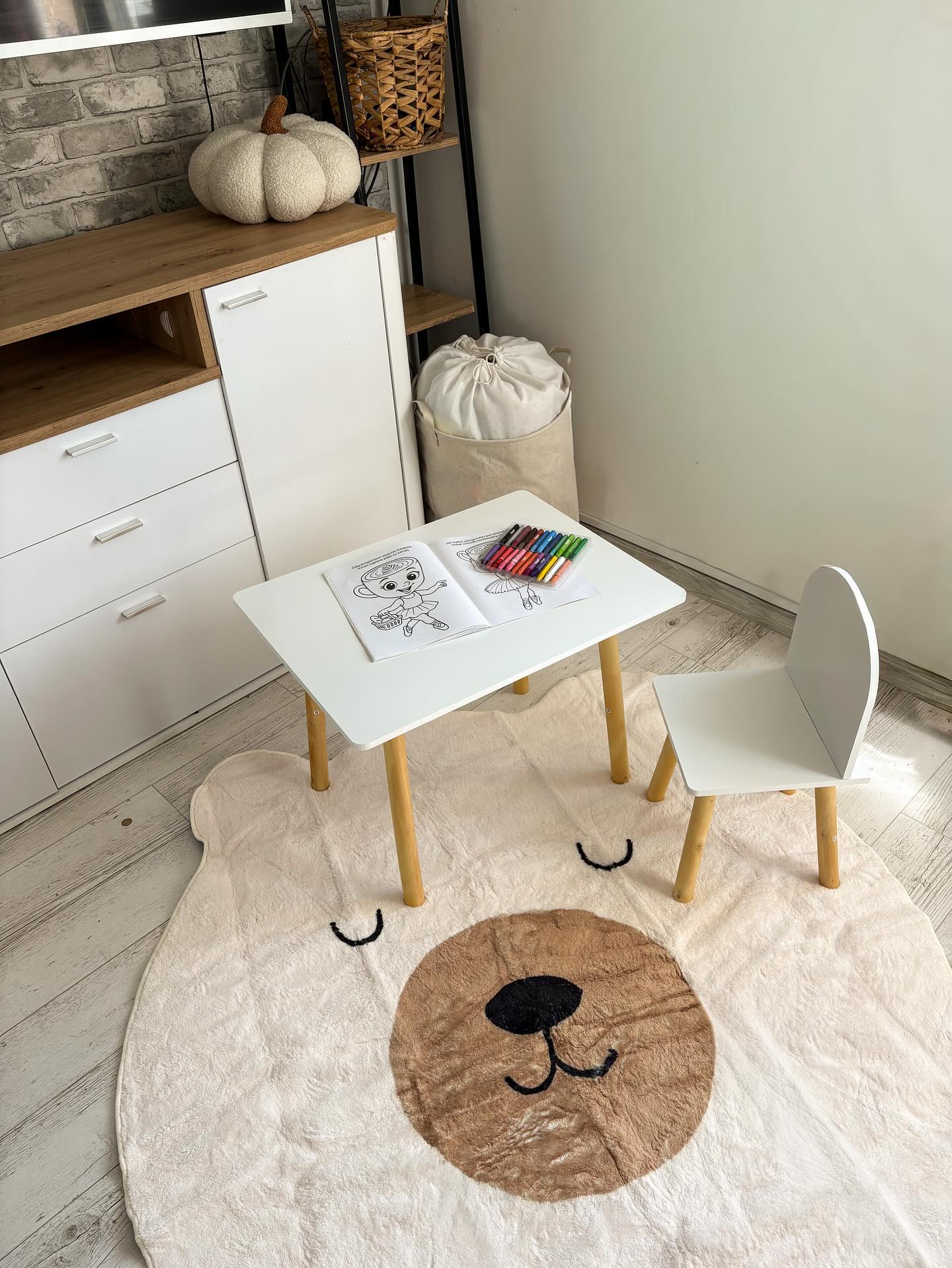 Instagram post by @louprose for Pepco. Caption reads: Mały element wielkich zmian 🐻💕 Dywanik–miś już....