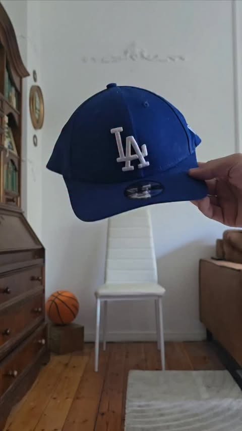 Instagram post by @strohmeyer.daniel for Incerunmen. Caption reads: [...] many takes it took 😂🧢✨

All fits by....