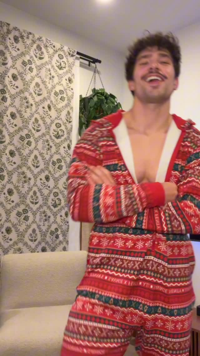 Instagram post by @awwitsasher for Savage X Fenty. Caption reads: it may be november but its a very @savagexfenty....