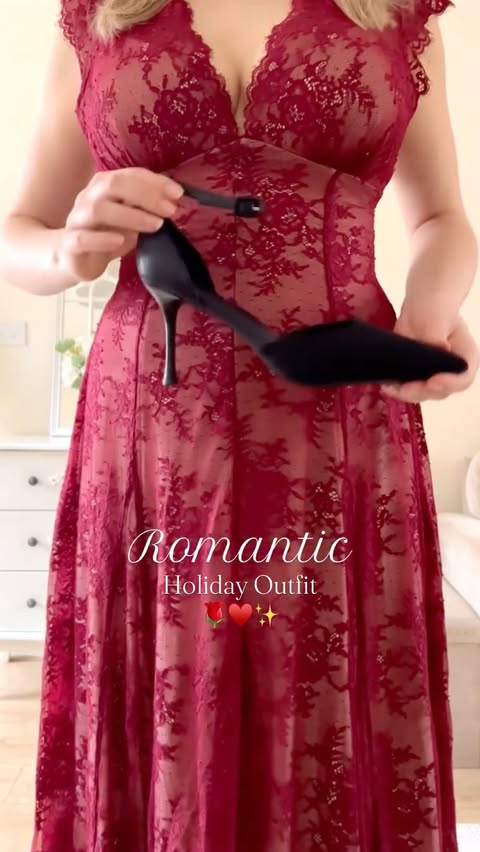 Instagram post by an influencer for Cosy Island. Caption reads: [...] holiday season ✨♥️ Heels by....