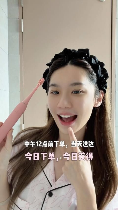 Instagram post by @kathyhamm__ for Shopee Malaysia. Caption reads: 早安☀️ . . . 而且每周五有 RM50 Voucher Drop，还有机会拿到 Free....