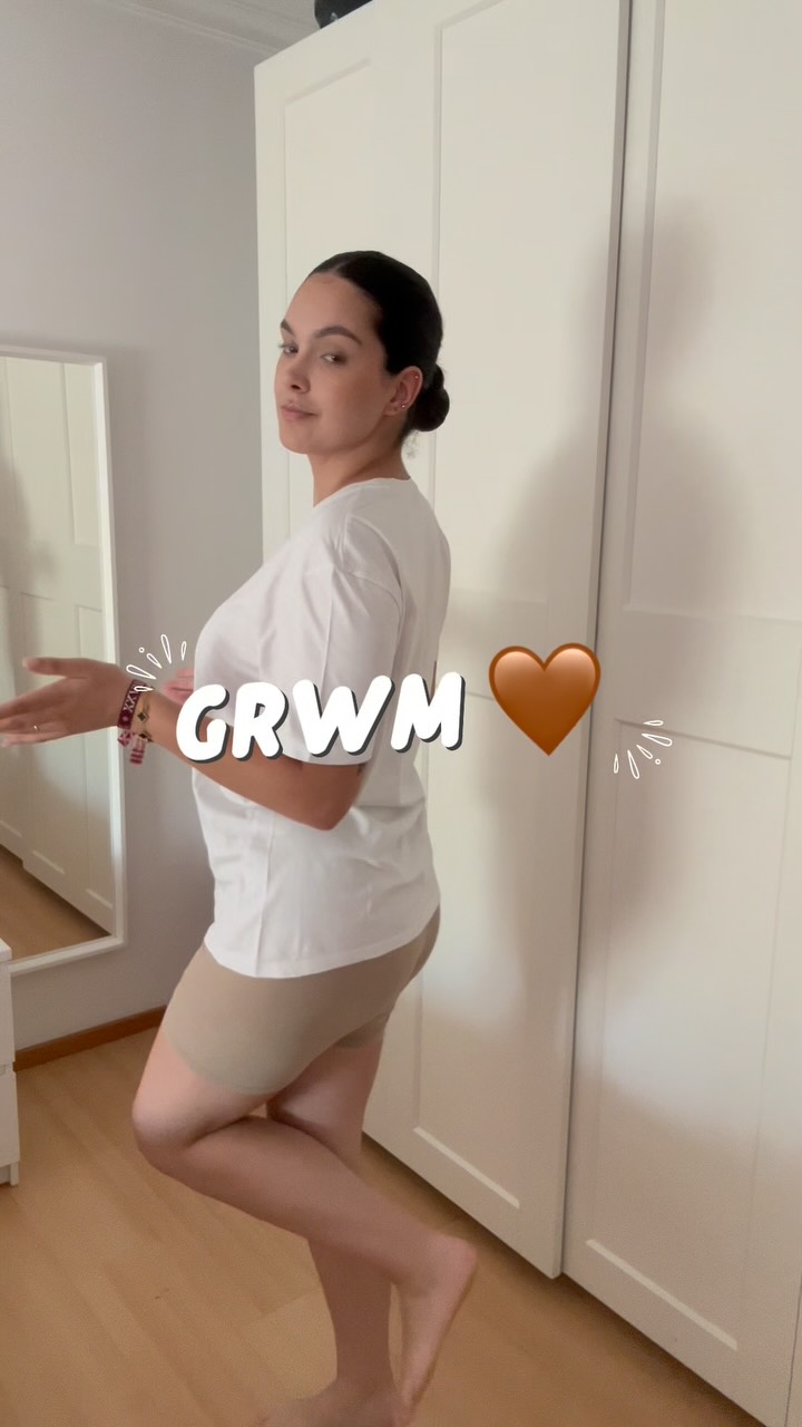 Instagram post by @mariaapiinto for HAWKERS CO.. Caption reads: [...] 🤎 

🏷️HC-MARIAAPIINTO @hawkerscrew....