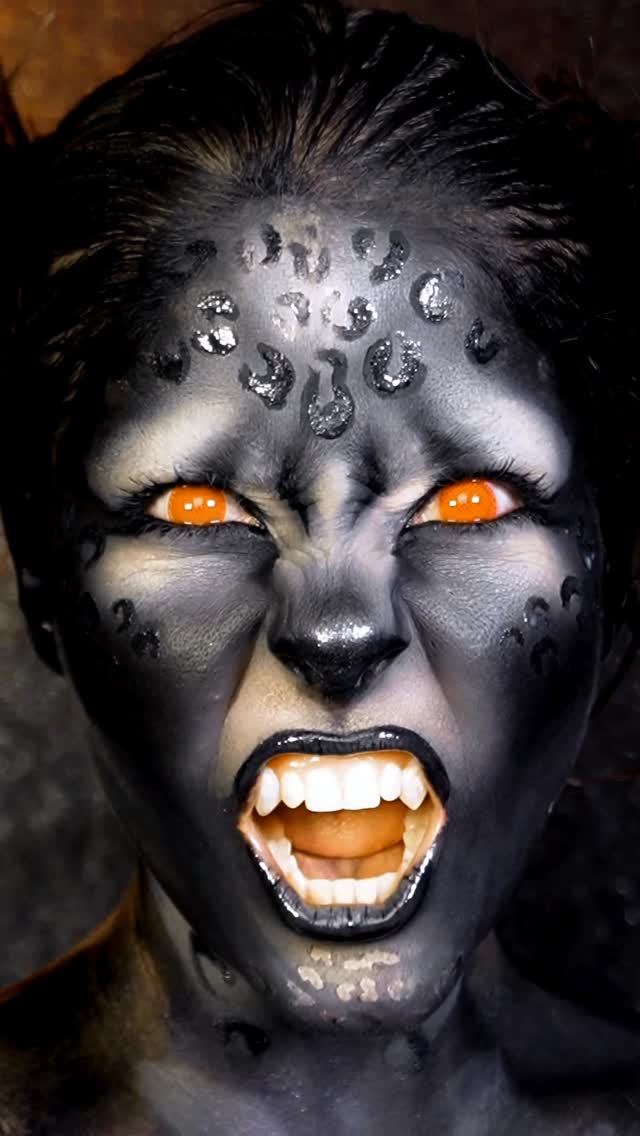 Instagram post by @azaramakeup for Mehron Makeup. Caption reads: Pantera 🐈‍⬛🐈‍⬛🐆🐆
🖤🖤🖤 
Base negra de....