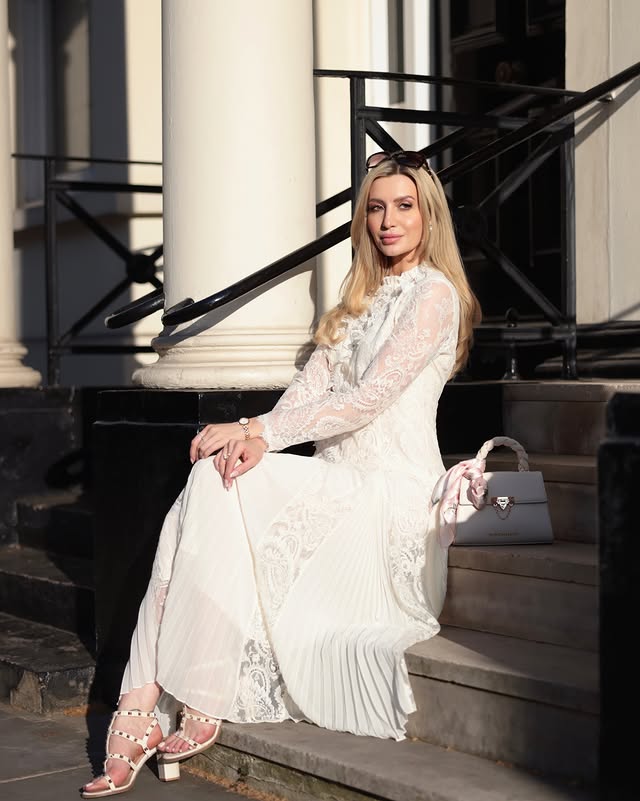 Instagram post by @victoria_valentine_brown for Rich Radiqs. Caption reads: [...] Wearing this dreamy lace dress from....