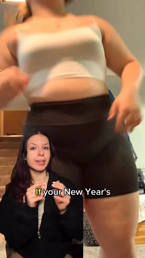 Instagram post by @melanie.koz for ZOZOFIT. Caption reads: [...] on your New Year’s goals, download....