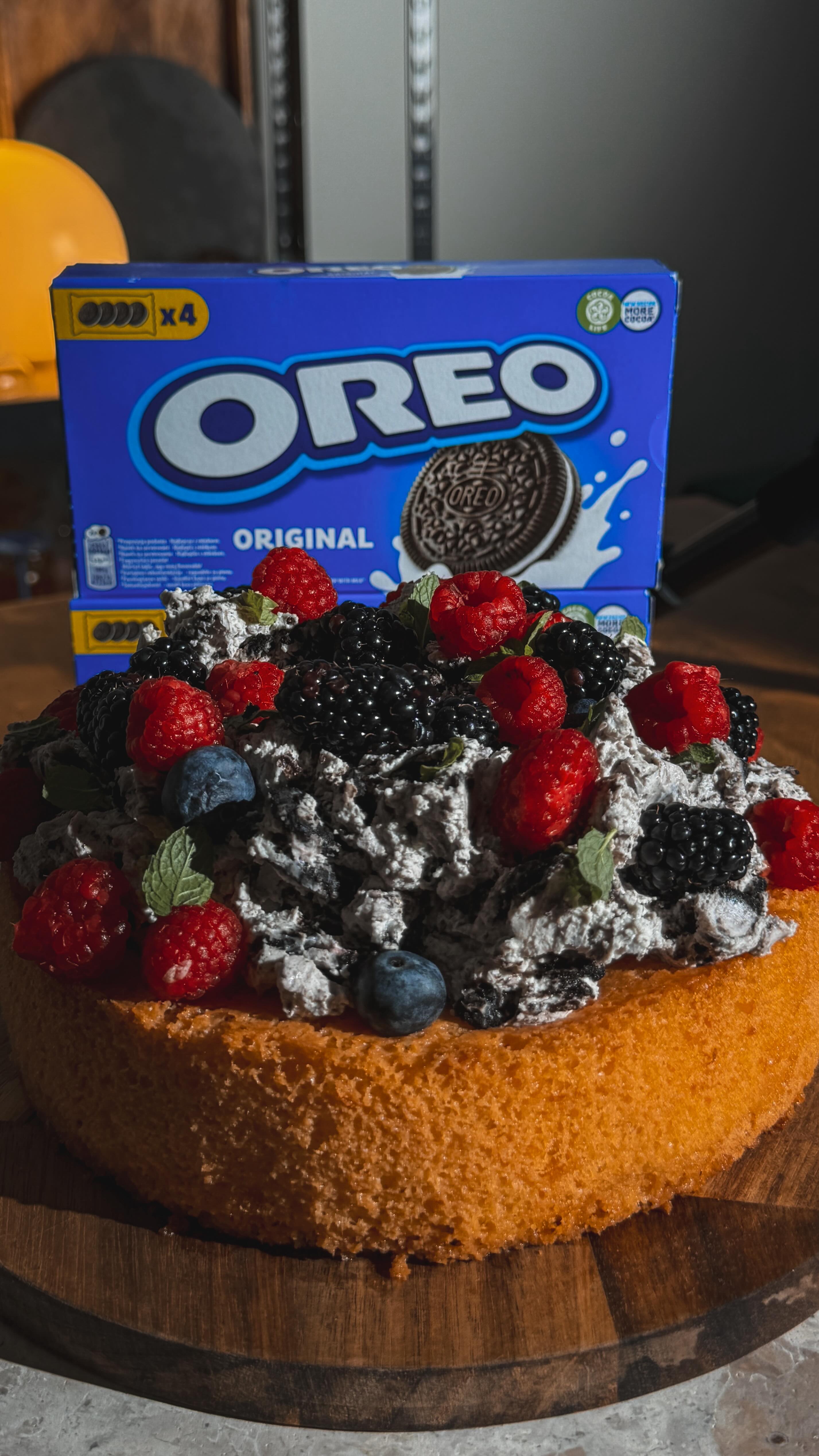 Instagram post by @matteo.brunetti.real for Oreo. Caption reads: Współpraca reklamowa z @oreo.polska × @zabkapolska....