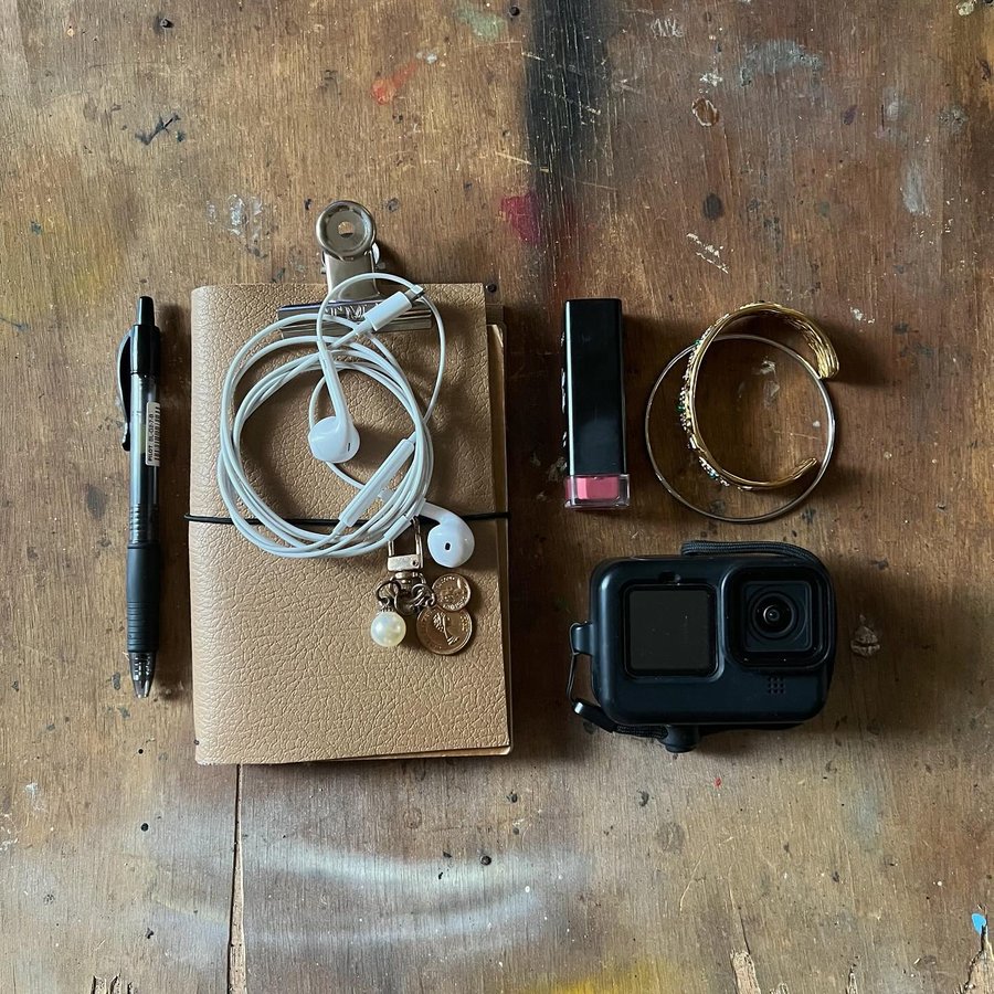 Instagram post by @wmgpdlv for Ecosusi. Caption reads: [...] of the things i like to carry around....