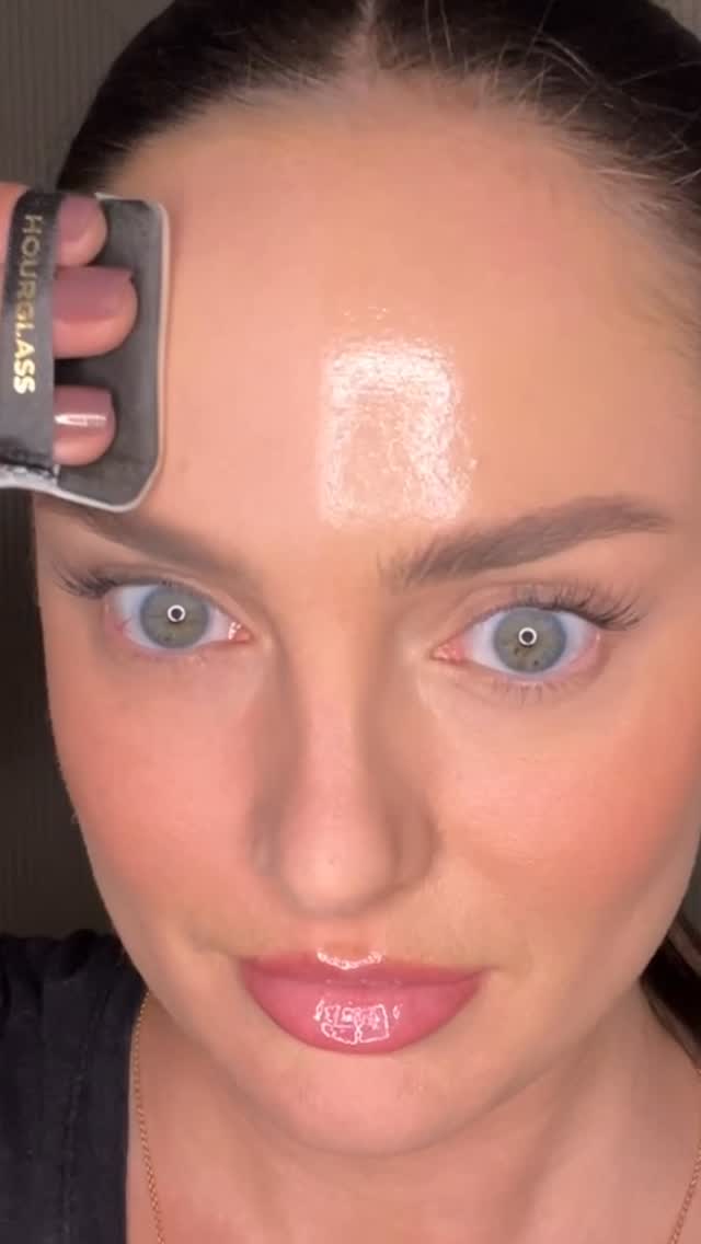 Instagram post by @chloemorello for Hourglass Cosmetics. Caption reads: This powder is like a sponge!!!....