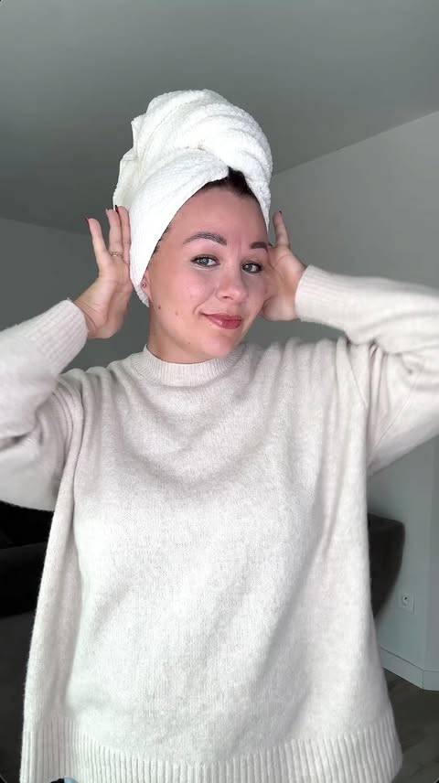 Instagram post by @meiilyssande for NUXE. Caption reads: Le bains d’huile 👌🏻

#baindhuile #cheveuxlongs....