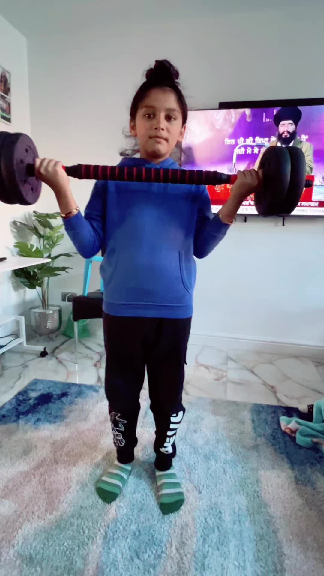 TikTok post by @sukhmallupotia for Straame. Caption reads: [...] #gymlover #tiktokmademebuylt #straame....