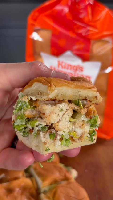 Instagram post by @grillnation for KING'S HAWAIIAN. Caption reads: [...] creamy, and stacked just right.....