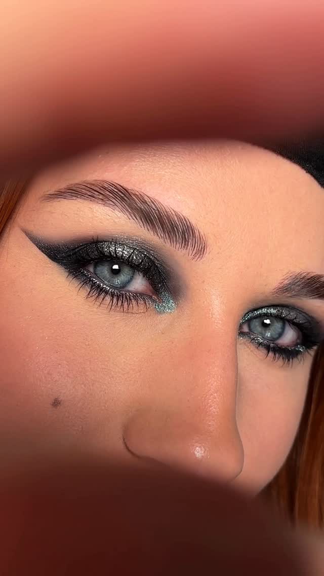 Instagram post by an influencer for KALEIDOS. Caption reads: [...] eyeliner pencil*giftad @kaleidosmakeup....