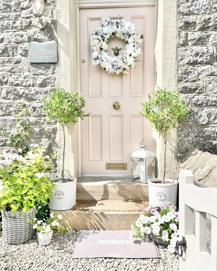 Instagram post by @home_at_ivy_corner for Artsy Mats. Caption reads: Happy place 💛

The sun has been shining on Ivy....