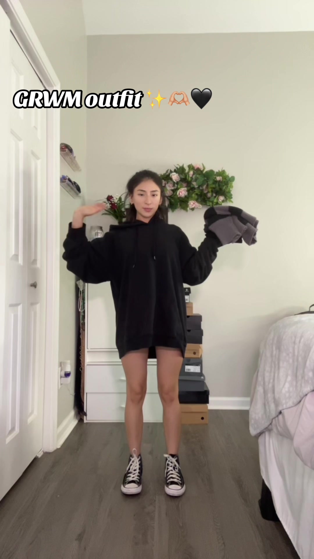 TikTok post by @y3zzika for Palimder. Caption reads: [...] sweater: @SHEIN skirt: SHEIN Tights:....