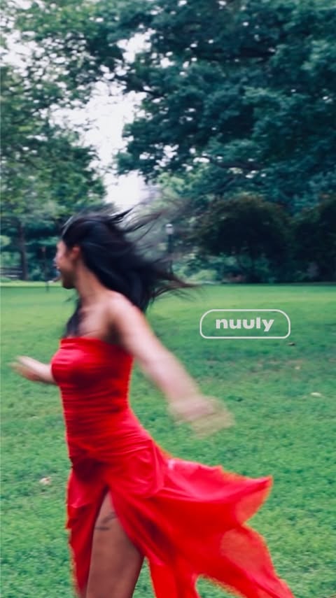 Instagram post by @tara.raani for nuuly. Caption reads: [...] boyfriends 💌 Rent your clothes with @nuuly....