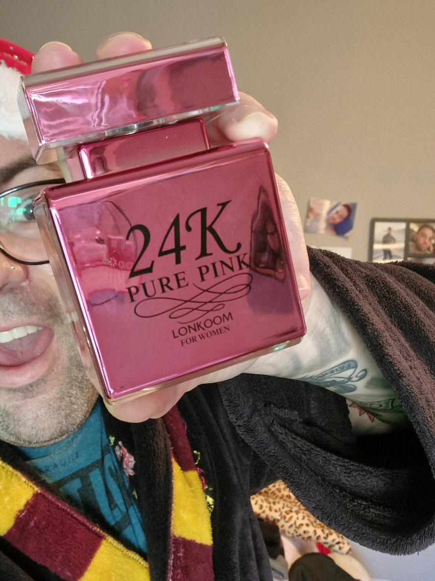 TikTok post by @abraham_ramon4 for LONKOOM.ES. Caption reads: [...] #perfume #24k #lonkoom #like #viral....