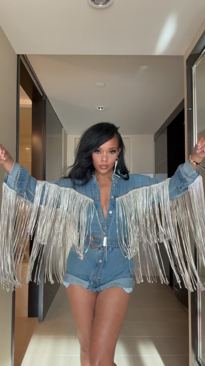 Instagram post by @nicholelynel for Canvas Beauty Brand. Caption reads: The best day with @canvasbeautybrand !.