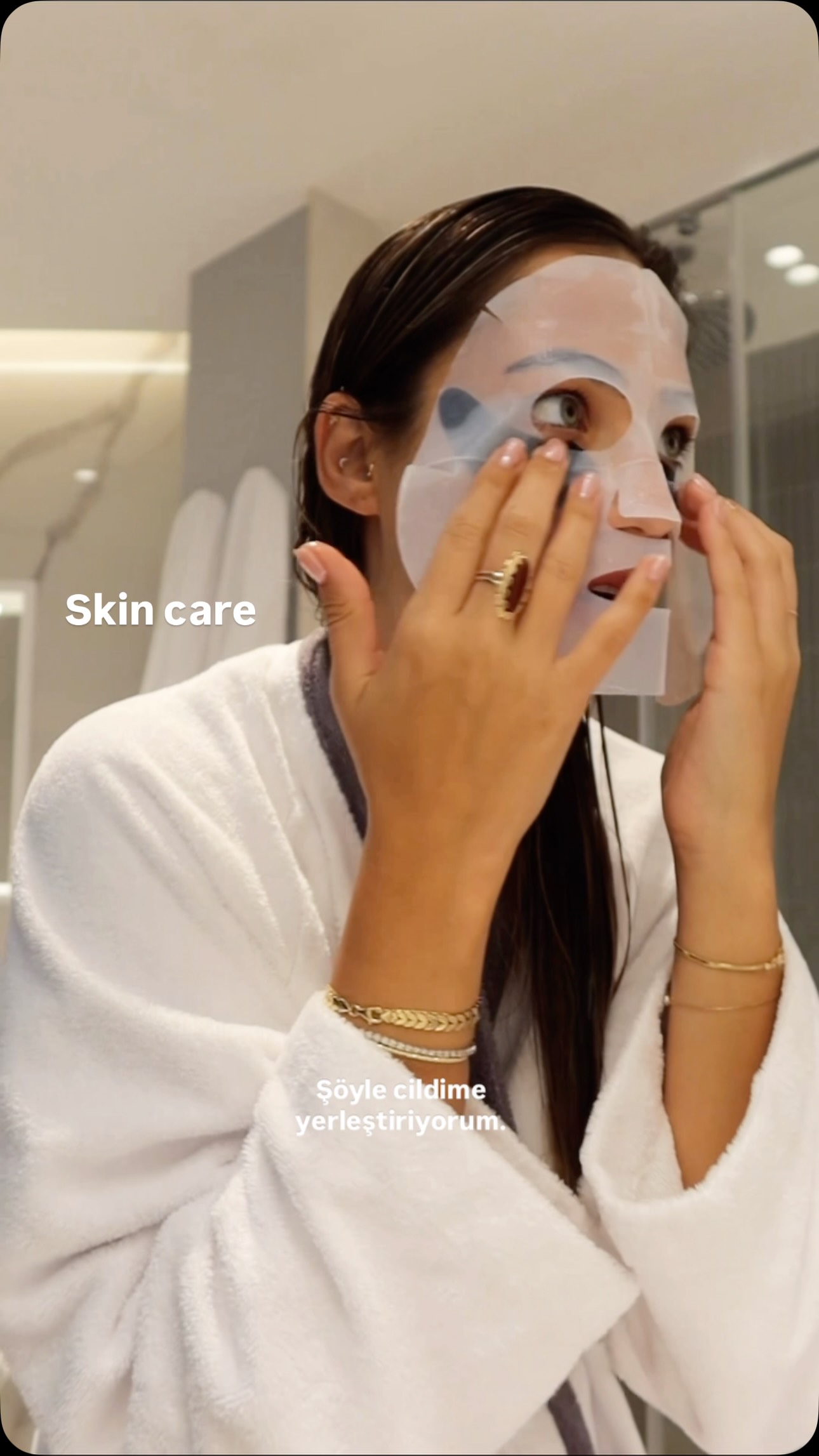 Instagram post by @betulavciofficial for La Prairie. Caption reads: Eğer cildim tuzlu su ve güneşten çok yıprandıysa.....