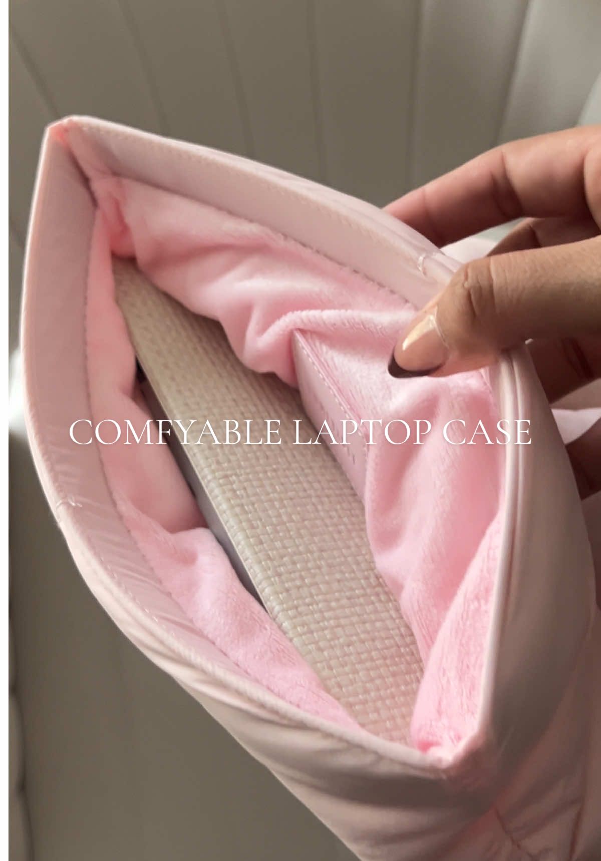 TikTok post by @julietamcasimiro for Comfyable. Caption reads: @Comfyable Direct 🩷  #puffyjacket [...].