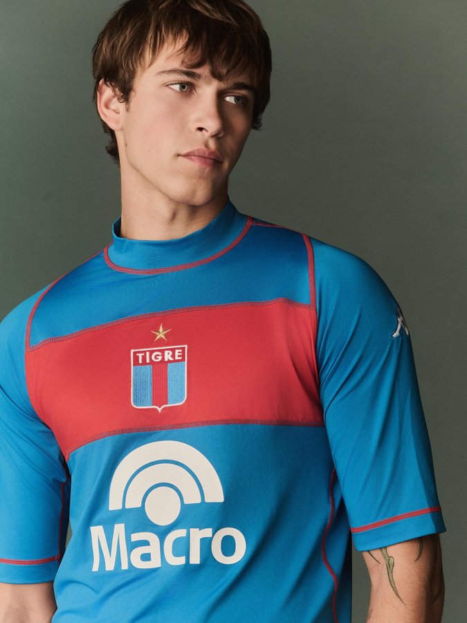 Instagram post by @catigreoficial for Kappa. Caption reads: KOMBAT XXV - @kappa X @catigreoficial Jersey....