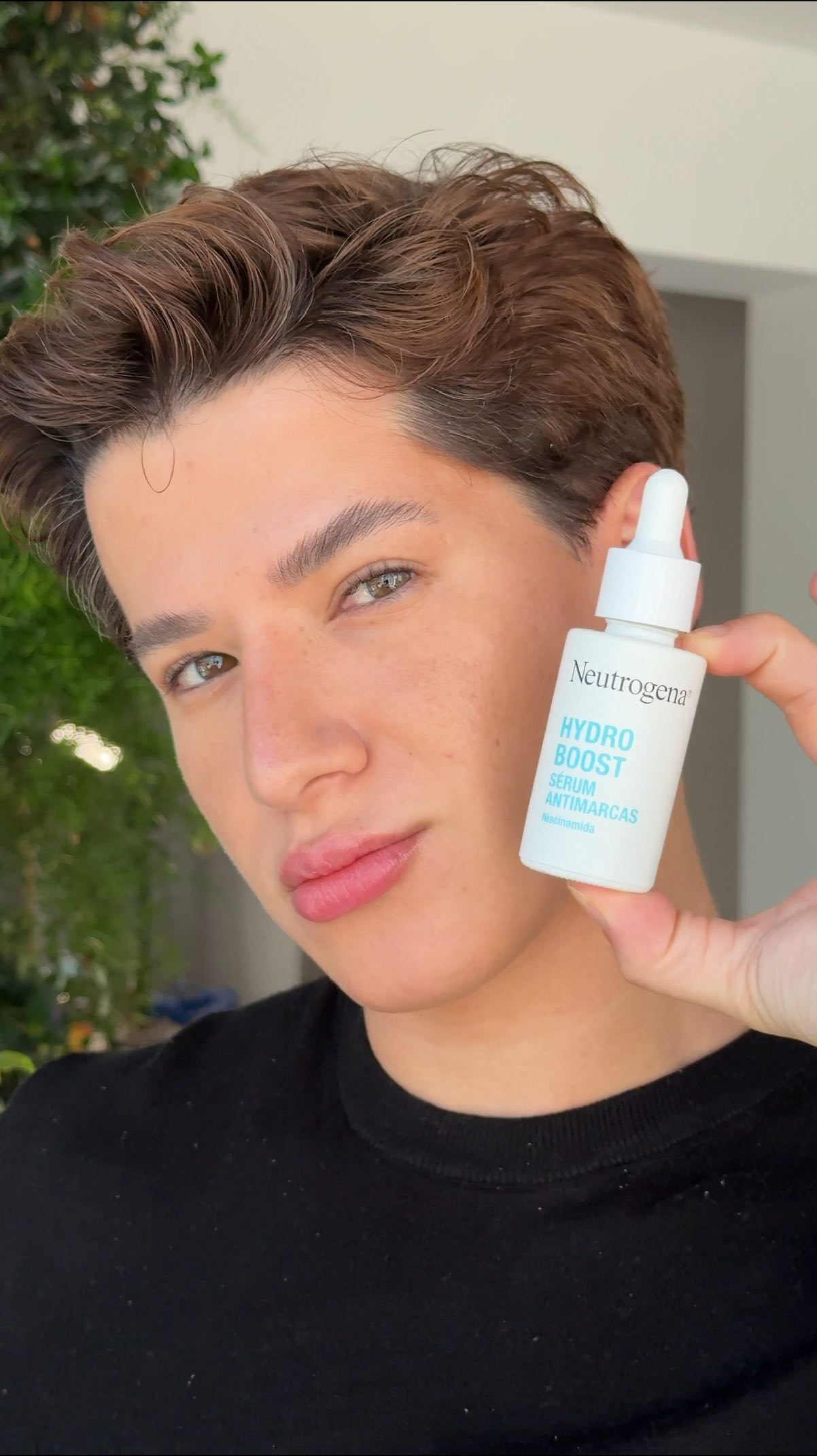 Instagram post by @mi.gguel for NEUTROGENA. Caption reads: Era o meu sonho um produto que tratasse:
✨....