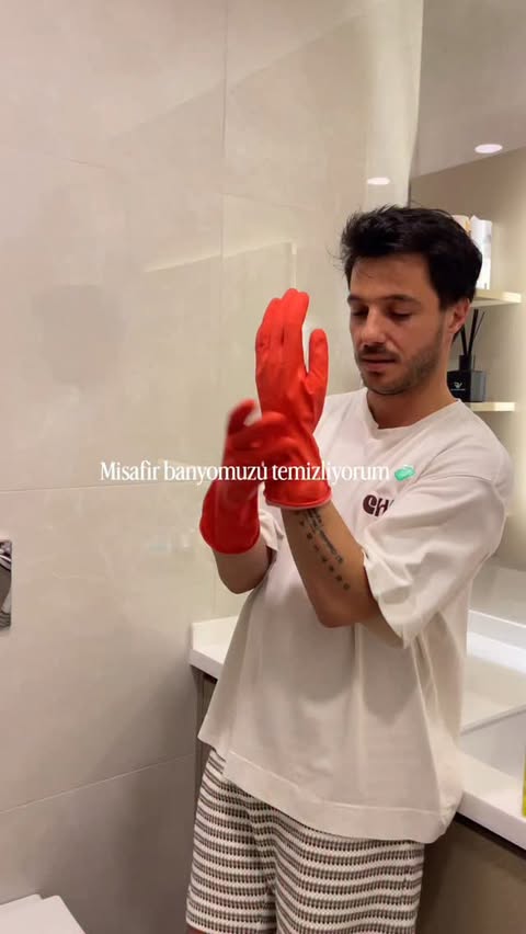 Instagram post by @ugurogutluu for Domestos. Caption reads: Foşur foşur 🧼 #homeroutine #rutin #dailyroutine....