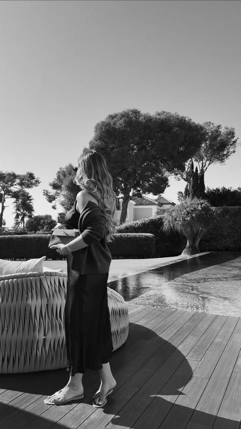 Instagram post by @leylahajrovic for Massimo Dutti. Caption reads: Winter in Marbs 🌴 Excuse my lack of creativity....