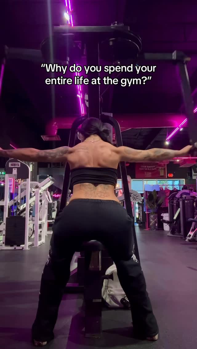 Instagram post by @lunababyy69 for Darc Sport. Caption reads: It’s therapy that works…. Duh? 
@darcsport....