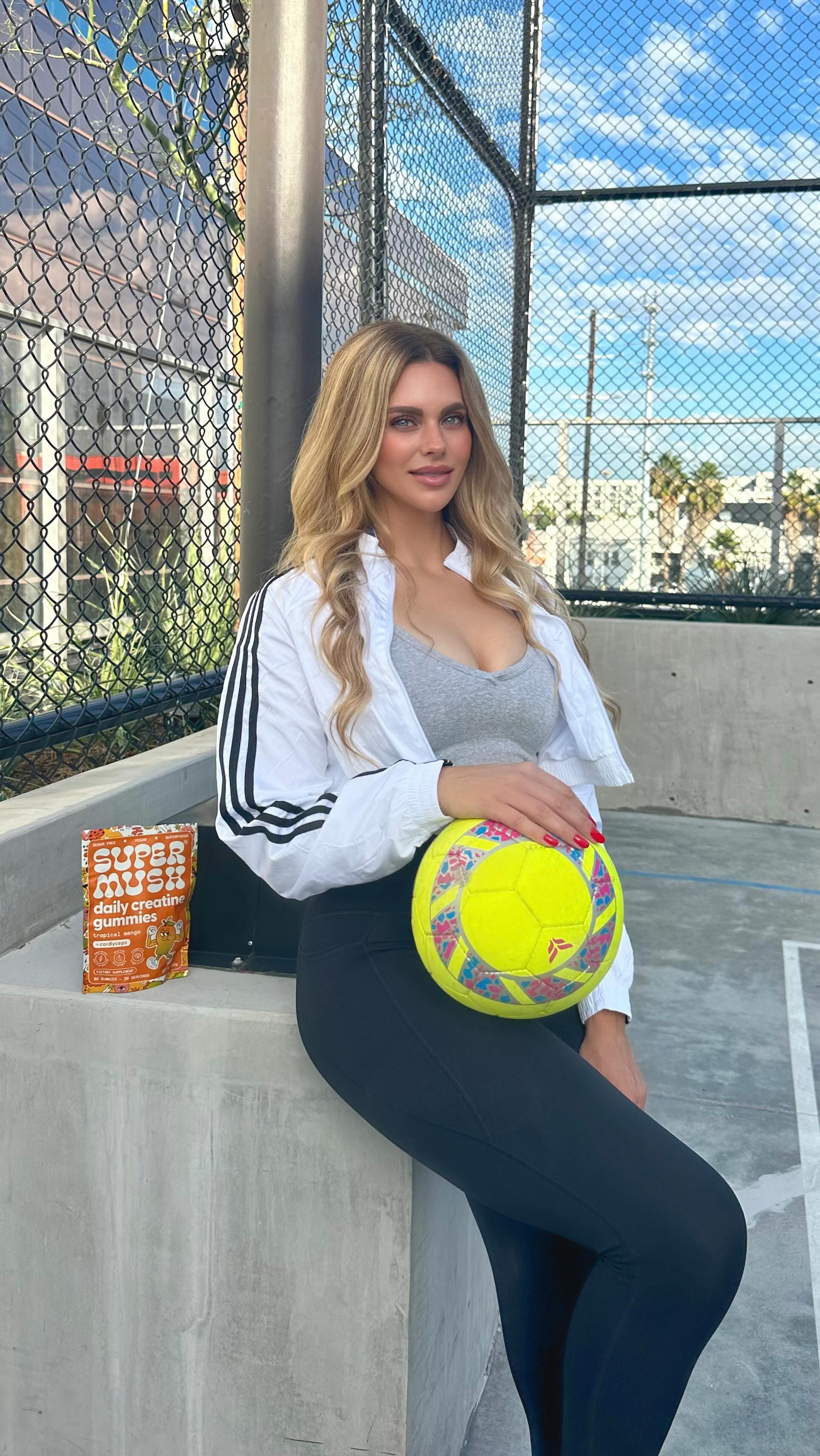 Instagram post by @lsesselmann for SuperMush. Caption reads: #SuperMushPartner 

Fuel your grind with [...].