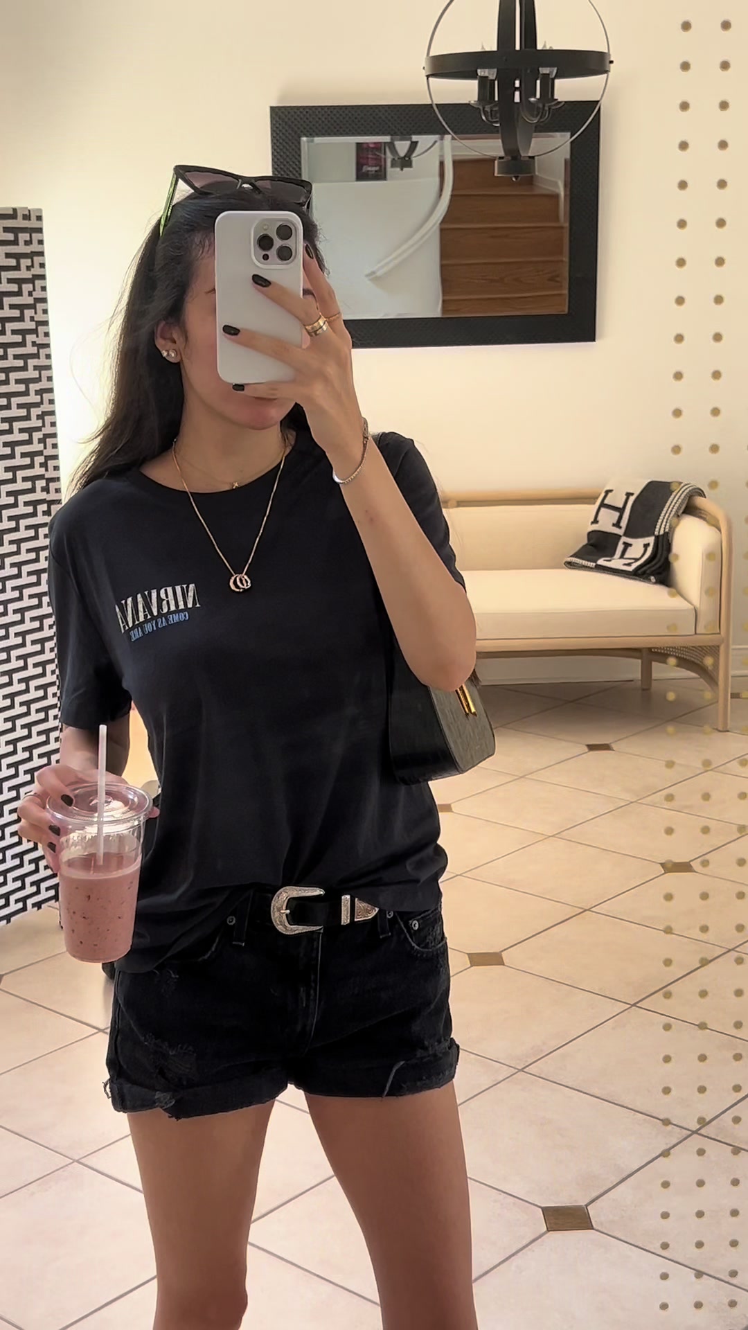 TikTok post by @_moniquelynn for Viva Naturals. Caption reads: [...]  vlog ft my morning smoothie using @Viva....