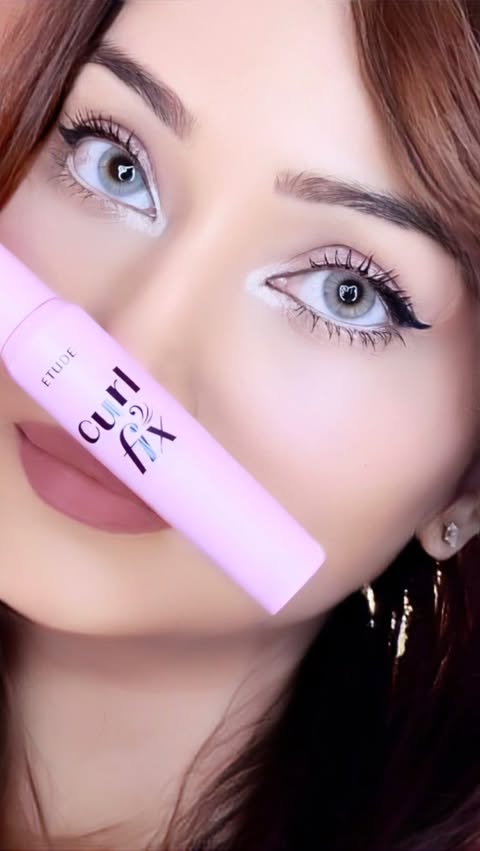 Instagram post by @yogiw0rld for ETUDE. Caption reads: [...] No 1 curl up mascara for a reason 👀✨ #ETUDE....