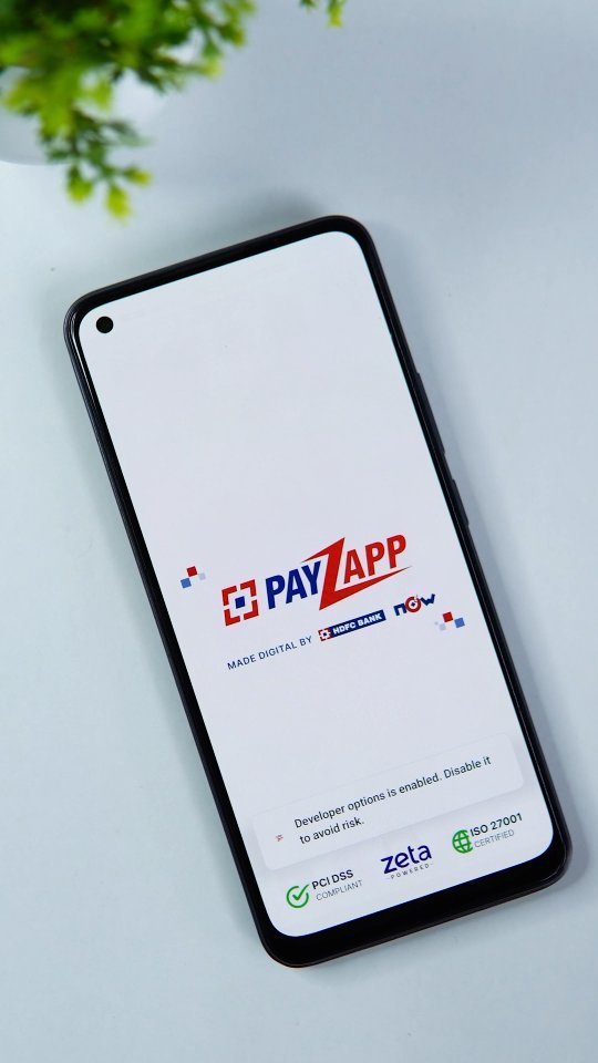 Instagram post by @apnatech_ for HDFC Bank. Caption reads: Want to earn cashbacks on your monthly payments?....