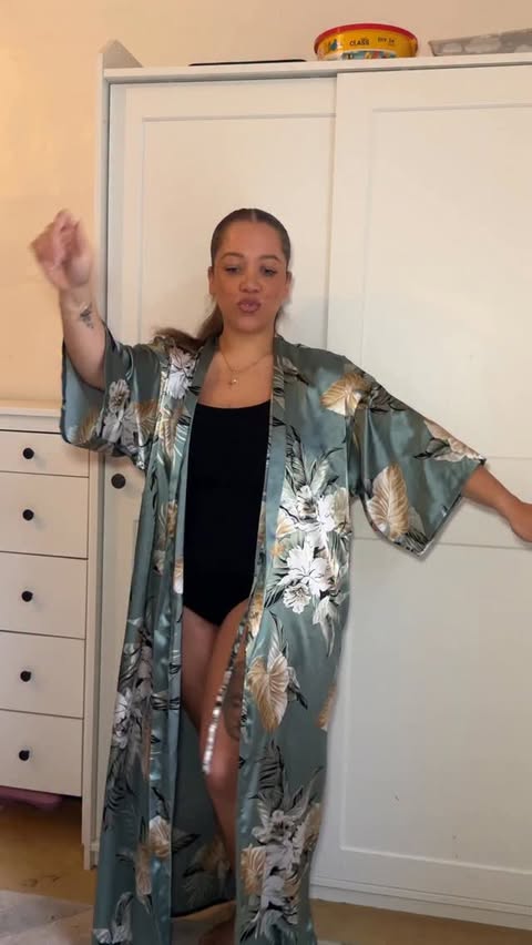 Instagram post by @thejess.jones for Lucy & Yak. Caption reads: GRWM ✨

I was heading into the office then....