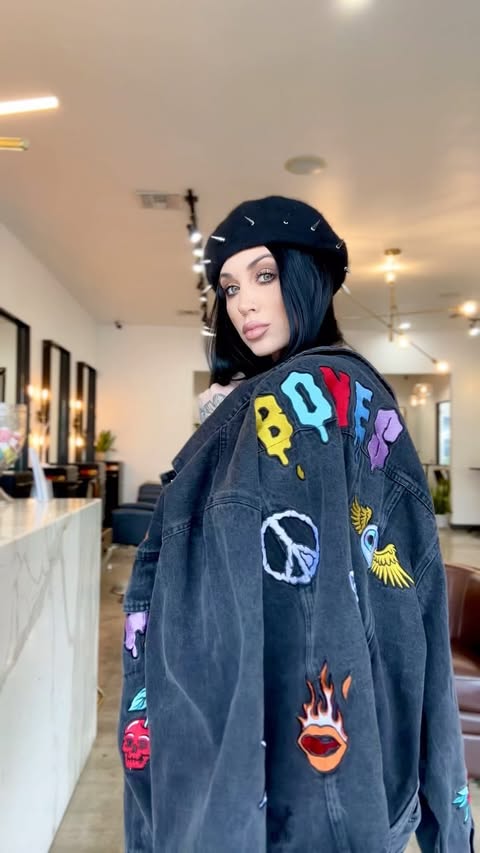 Instagram post by @ericadaniii for BILLY BONES CLUB. Caption reads: [...] day another salon fit💇🏻‍♀️🎨🖌️....