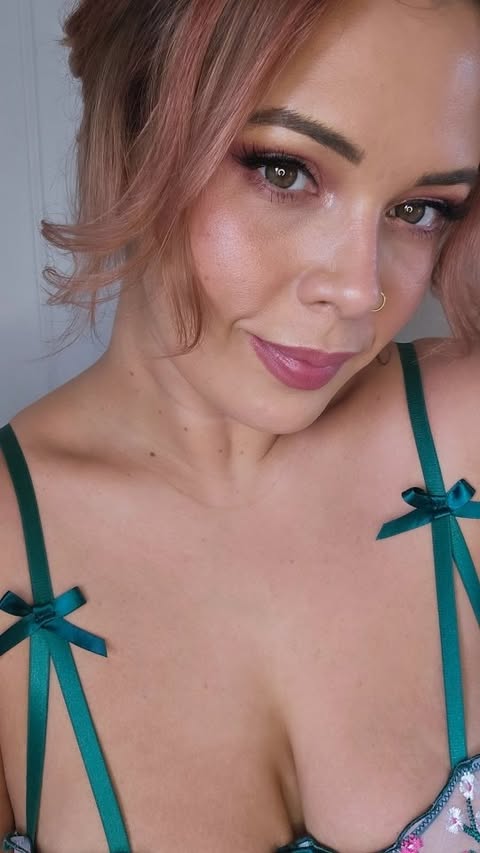 Instagram post by @alwaysalysse for LILIOSA LINGERIE. Caption reads: VERY Important ☝🏼 Ad.

Wearing @liliosalingerie....