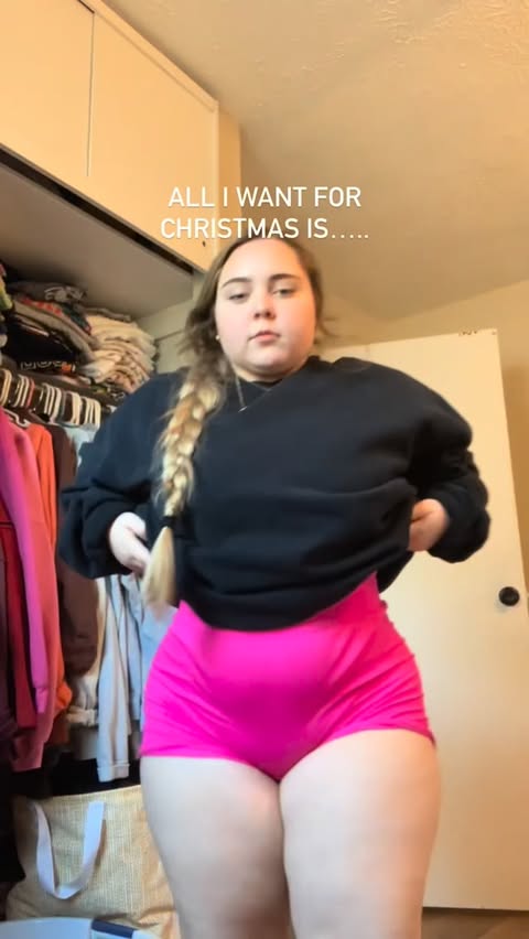 Instagram post by @baylee_gill.fit for DFYNE. Caption reads: somebody let Santa know I want more muscles for....