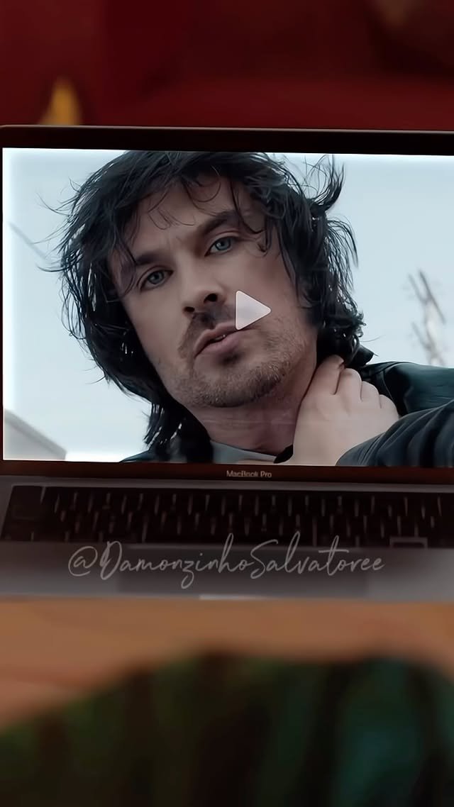 Instagram post by @damonzinhosalvatoree for Brother's Bond Bourbon. Caption reads: [...] uma propaganda maravilhosa entre....