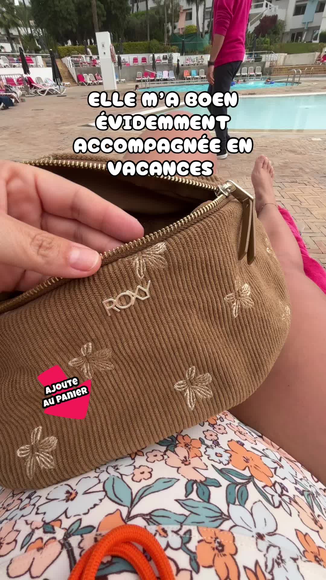 TikTok post by @bichettetesteuse for ROXY. Caption reads: #roxy #banane #pratique #tendance [...].