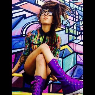 Instagram post by @jessicaxgolich for Girlboss. Caption reads: 🚨PHOTOGRAPHERS 🚨.....how dramatic of me. It’s....