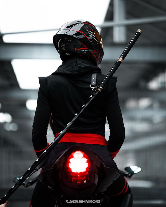 Instagram post by @donnaschins for ABS Fairings. Caption reads: [...] 🫶🏻

@cardosystems (Donna....