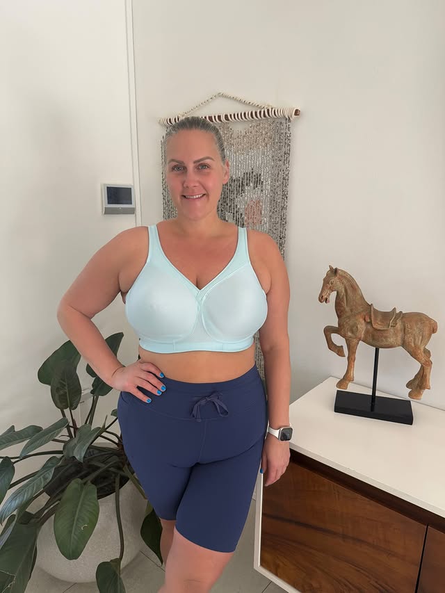 Instagram post by @kristenpicone_ for Glamorise. Caption reads: [...] The magic lift seamless sports bra . .....