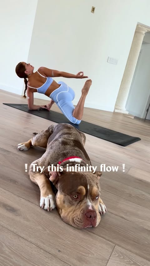 Instagram post by @nayitavp for Alo Yoga. Caption reads: [...] 🩵💙Light Provence Blue fit: @aloyoga 🩵💙....