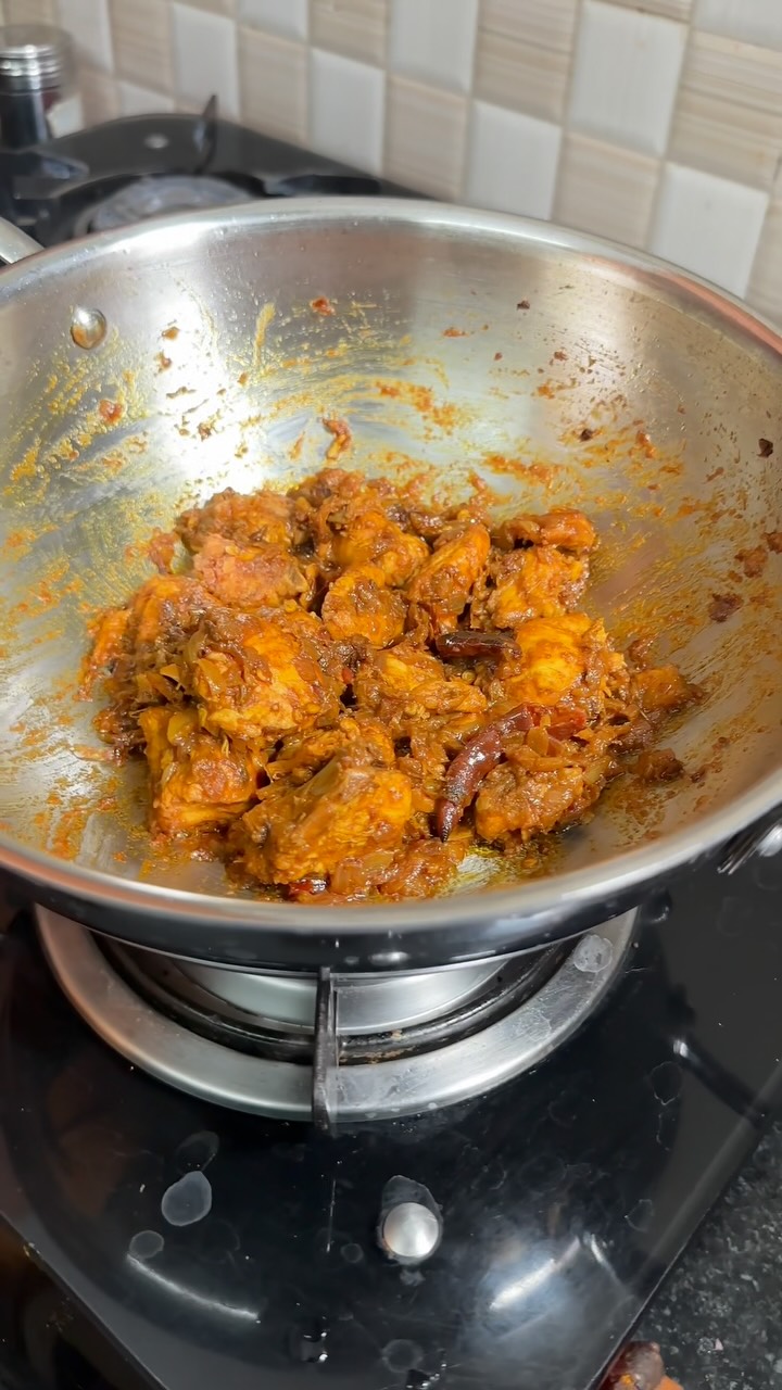 Instagram post by @swethavijay_ for The Indus Valley. Caption reads: From “I won’t cook in this pan” to “I love this....