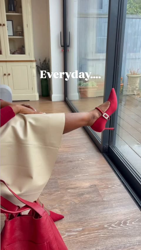 Instagram post by @lovinlown for Izabel London. Caption reads: The “expensive” look for less. ✨ [Ad]
Neutral....