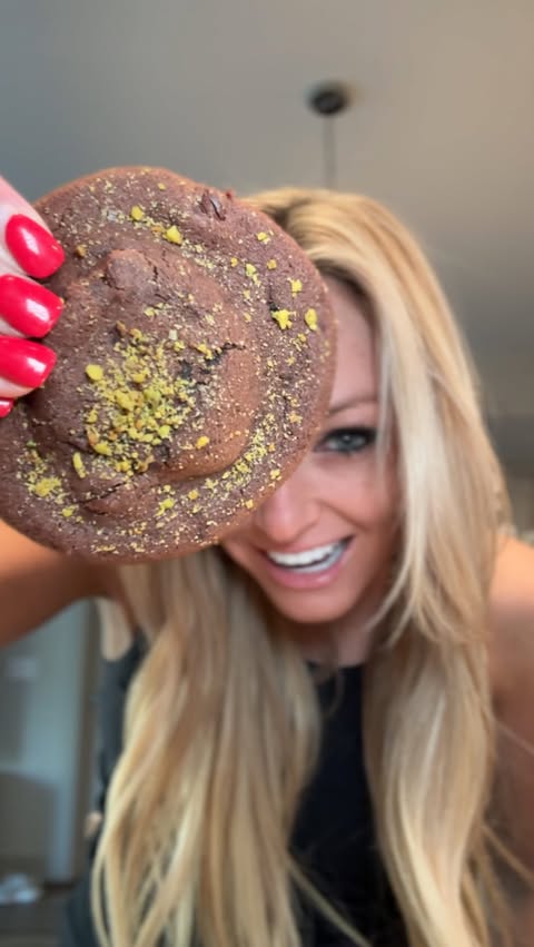 Instagram post by @stensinthecity for Tiff's Treats. Caption reads: [...] Dubai chocolate cookies are BACK at....