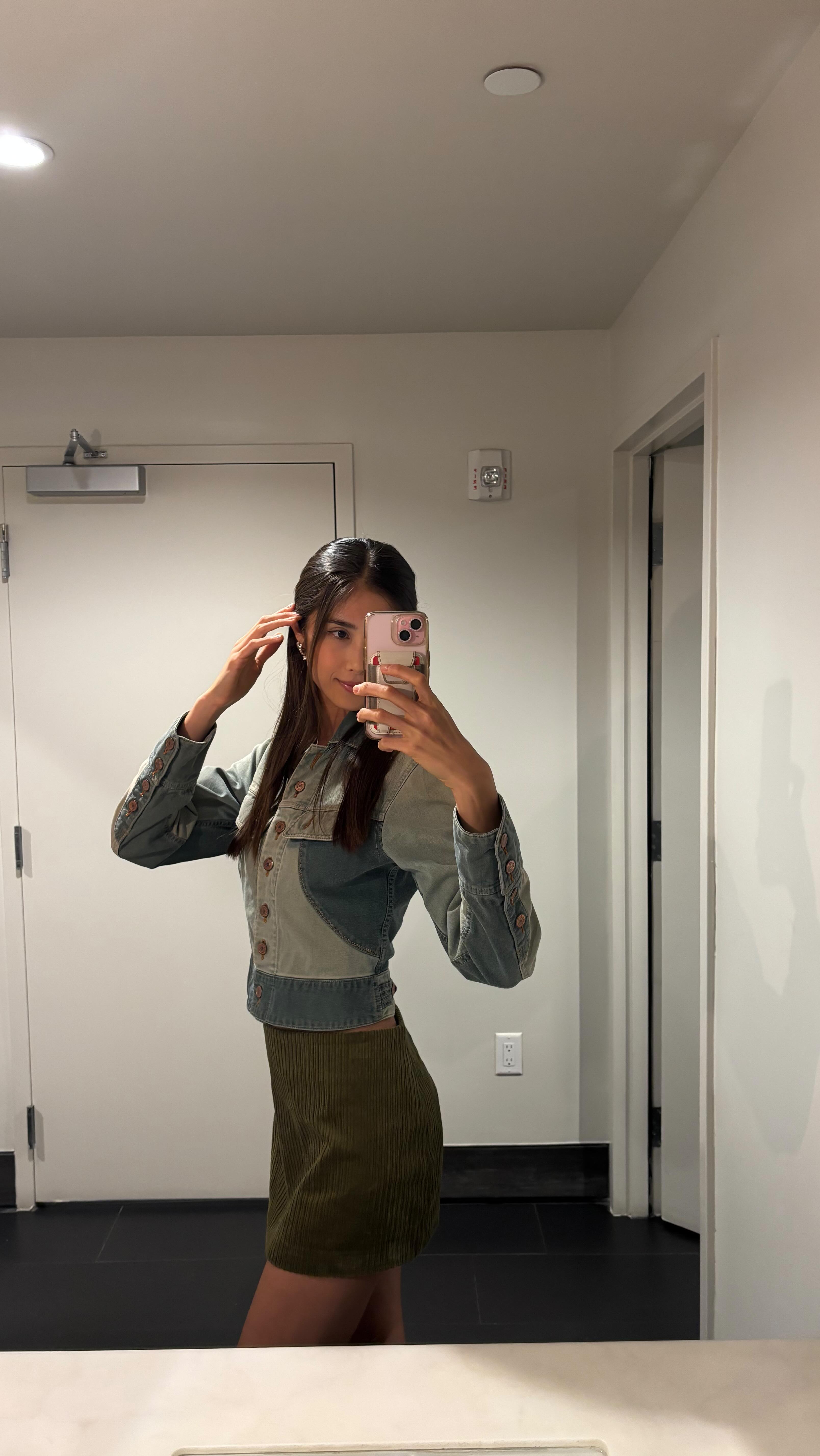 Instagram post by @medgirldiary_ for Cliganic. Caption reads: If you’re curious ⬇️

Probiotics - helps with....