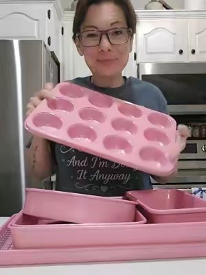 TikTok post by @livingmybestlife4_me for Kit Experto. Caption reads: Best Baking Set Ever! #livingmybestlife #baking....