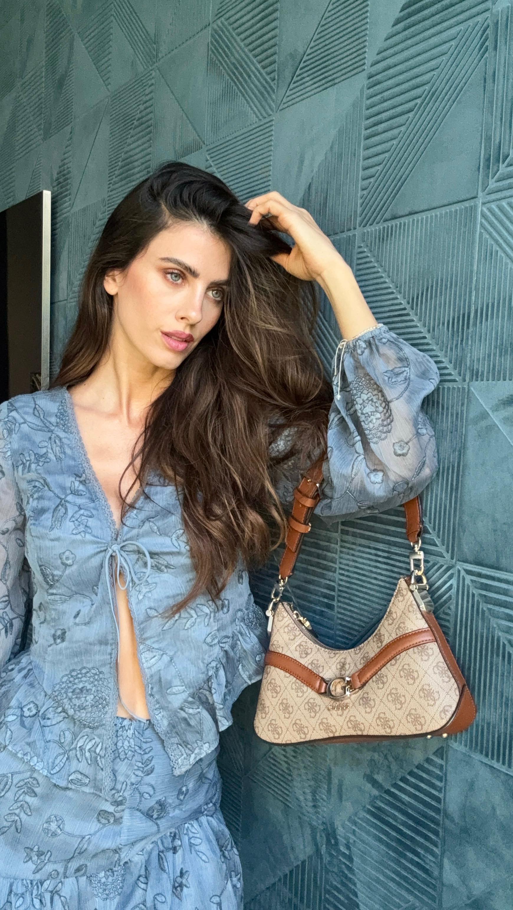 Instagram post by @lucianasismondi for GUESS. Caption reads: GRWM con @guessmexico 💕.