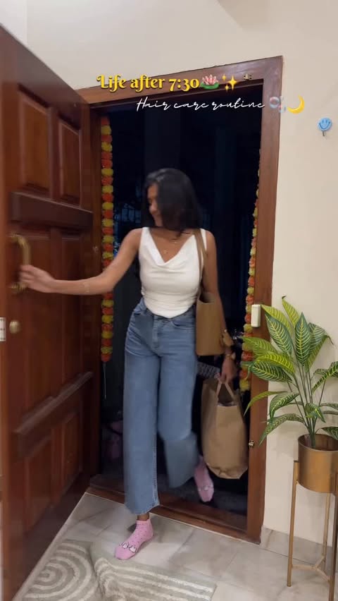 Instagram post by @ayshh.minivlog for Be Bodywise. Caption reads: Life after 7:00 🌙🍃//comment for product link 🔗....